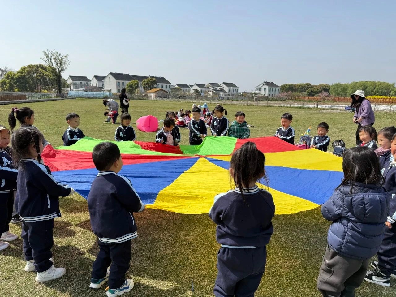 春暖花开“趣”春游——记吴中区车坊幼儿园春日踏青活动